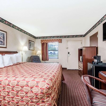 Motel Super 8 By Wyndham Cleveland Extérieur photo